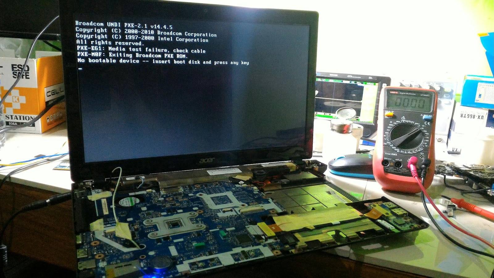 Service layar laptop
